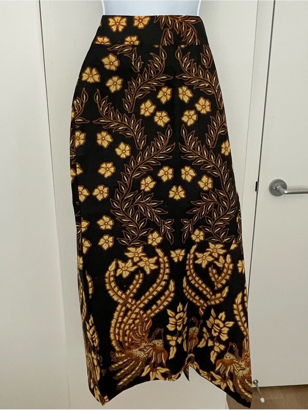 NWT Batik First Asymmetric Black Floral-Print Midi Skirt Yellow & Orange Small - Picture 6 of 14